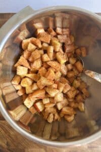 Cinnamon sugar apples for Cinnamon apple bread.